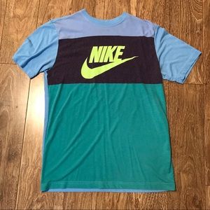 Nike Classic Logo Shirt 💥CLOSET CLEAR OUT💥